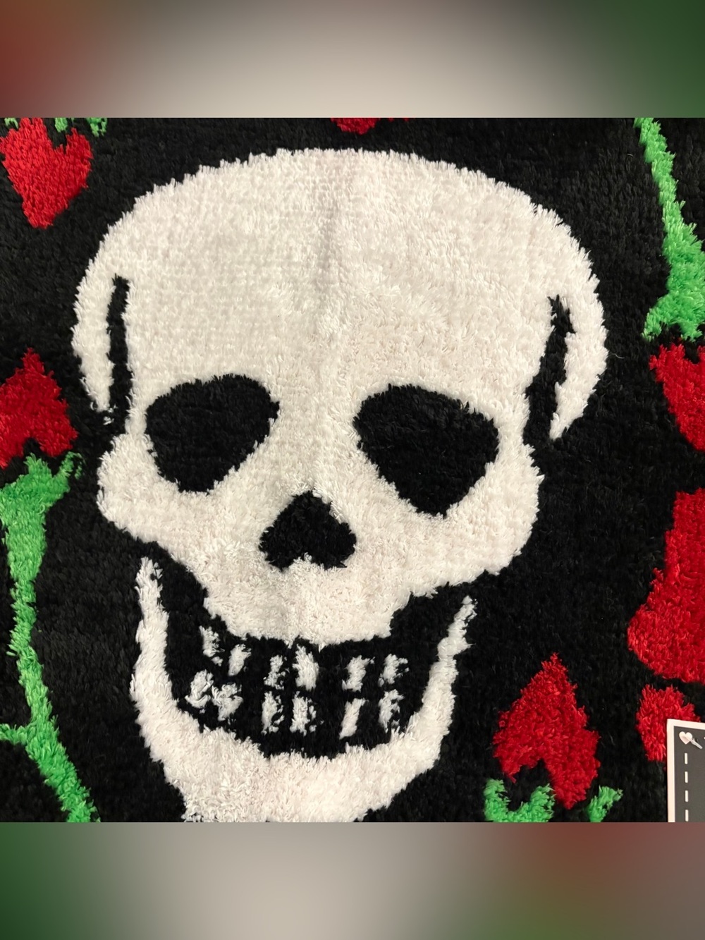 Betsey Johnson Skull with Red Roses Bath Rug 20 x 32 NEW - Picture 4 of 6